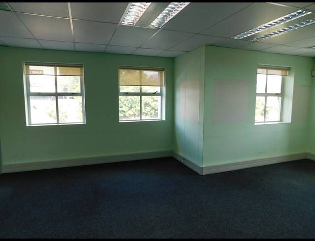 383M² OFFICE TO LET IN HYDE PARK